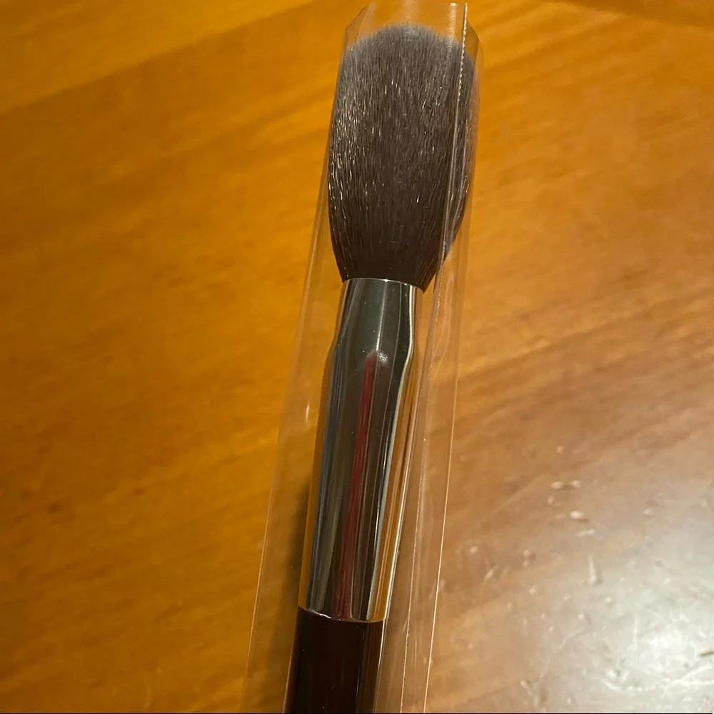 BECCA Angled Highlighting Brush